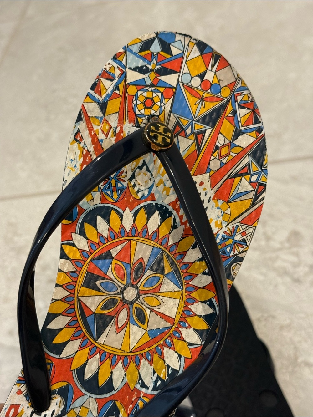 Tory Burch Psychedelic Geo Enamel Logo PVC/EVA Sole Flip Flop Sandal Size 8 - Picture 6 of 10